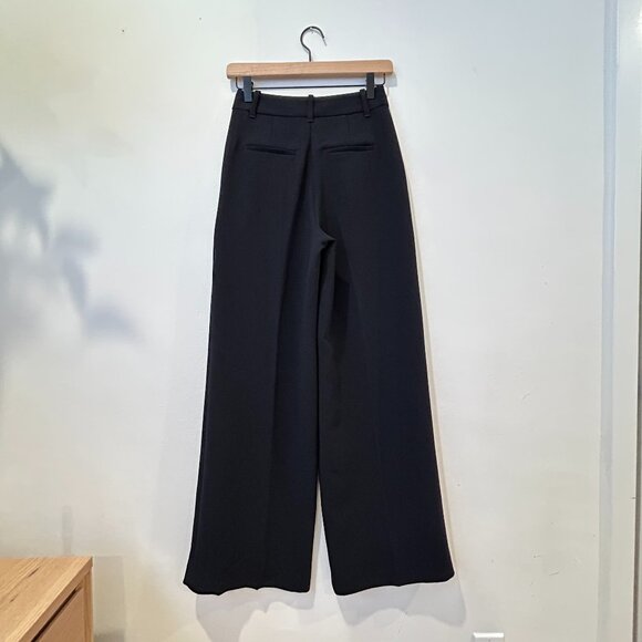 Aritzia Effortless Pant Wider in Black Crepette, Size 0 - Picture 5 of 9